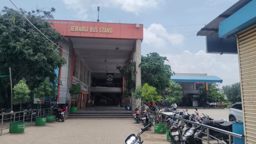 ಜೇವರ್ಗಿ ಬಸ್ ನಿಲ್ದಾಣ ಖಾಲಿ – ಸರ್ಕಾರದ ವಿರುದ್ಧ ನೌಕರರ ಹೋರಾಟ