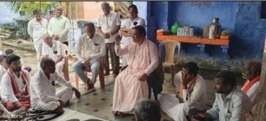 ಬಸವಣ್ಣ ದೇವಸ್ಥಾನ ಜೀರ್ಣೋದ್ದಾರಕ್ಕೆ ಮುಗುಳನಾಗಾವಿ ಸ್ವಾಮೀಜಿಗಳಿಂದ ಭೂಮಿಪೂಜೆ