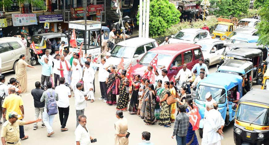 ಅತಿವೃಷ್ಟಿಯಿಂದ ಬೆಳೆ ಹಾನಿ ಪರಿಹಾರ ನೀಡುವಂತೆ ಆಗ್ರಹ