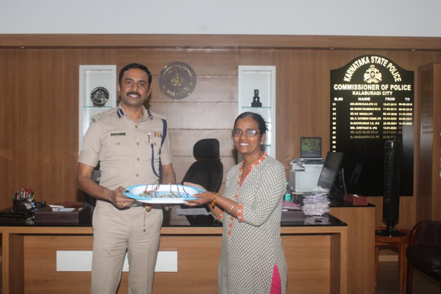 ಆಟೋದಲ್ಲಿ ಮರೆತಿದ್ದ 4 ಲಕ್ಷ ಮೌಲ್ಯದ ಬಂಗಾರದ ಆಭರಣ ಪತ್ತೆ – ಪೊಲೀಸ್ ಇಲಾಖೆ ಶ್ಲಾಘನೆಗೆ ಪಾತ್ರ