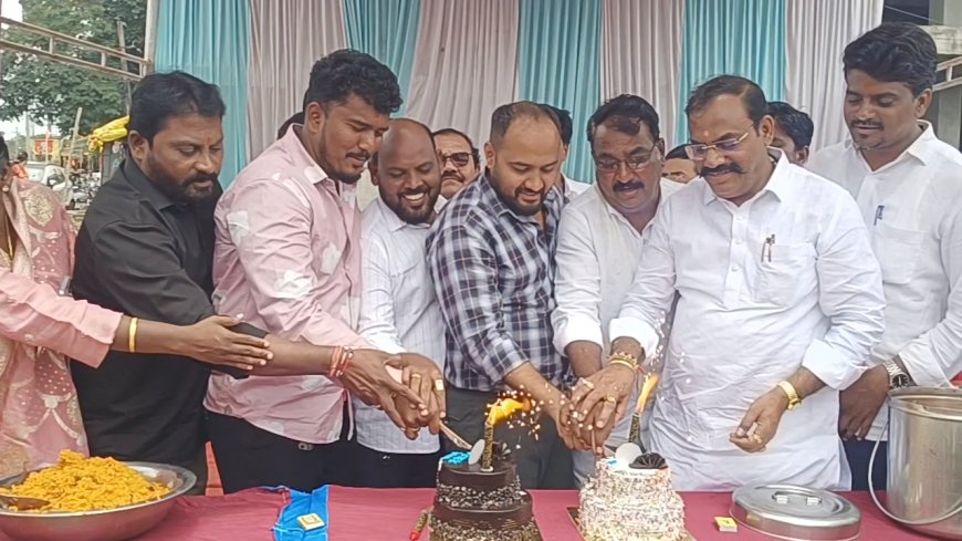 ಡಾ. ಕಿರಣ ದೇಶಮುಖ ಮತ್ತು ಅಭಿಷೇಕ್ ಅಲ್ಲಮಪ್ರಭು ಪಾಟೀಲ್ ಅವರ ಜನುಮ ದಿನದ ಪ್ರಯುಕ್ತ ಅನ್ನದಾಸೋಹ