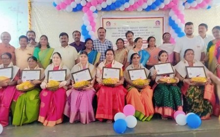 ಶಿಕ್ಷಕಿ ಓಂಕಾರಿ ಹೆಗಡೆ ಅವರಿಗೆ ‘ಸಾವಿತ್ರಿಬಾಯಿ ಪುಲೆ ಜಿಲ್ಲಾ ಉತ್ತಮ ಶಿಕ್ಷಕಿ ಪ್ರಶಸ್ತಿ – 2025’