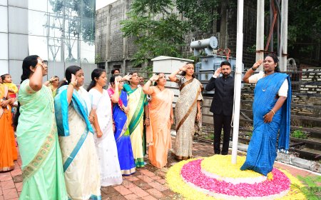 ಮಹಾನಗರ ಪಾಲಿಕೆಯಲ್ಲಿ ಮೇಯರ್ ವರ್ಷಾ ರಾಜೀವ್ ಜಾನೆ ರಾಷ್ಟ್ರ ಧ್ವಜಾರೋಹಣ