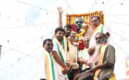 ಕಲಬುರಗಿಯಲ್ಲಿ ಕಲ್ಯಾಣ ಕರ್ನಾಟಕ ನೈಜ ಮರು ಸ್ವಾತಂತ್ರೋತ್ಸವ ದಿನ ದಂದು ನಮನರೋಹಣ ಕಾರ್ಯಕ್ರಮ