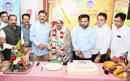 ಬಸವೇಶ್ವರ ಆಸ್ಪತ್ರೆಯಲ್ಲಿ ಶಶೀಲ್ ಜಿ ನಮೋಶಿಯವರ ಜನ್ಮ ದಿನಾಚರಣೆ