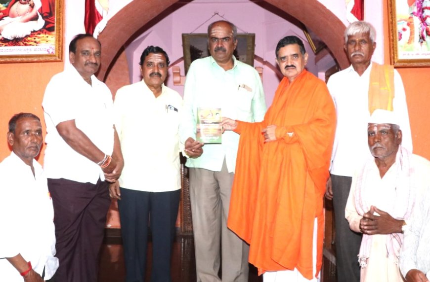 ಹಾರಕೂಡ ಶ್ರಿಗಳಿಂದ ಸುದ್ದಿಗೋಷ್ಠಿ - ಸಾಹಿತಿ ಎಸ್. ಎಂ. ಹಿರೇಮಠ ಅವರಿಗೆ ಶ್ರೀ ಚೆನ್ನ ರೇಣುಕ ಬಸವ ಪ್ರಶಸ್ತಿ