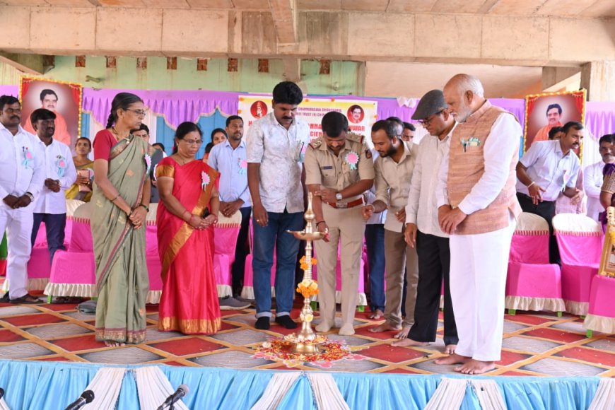 ಮೊಬೈಲ್ ಬಿಟ್ಟು ಪುಸ್ತಕ ಹಿಡಿ : ಮಡಿವಾಳಪ್ಪ ಬಾಗೋಡಿ