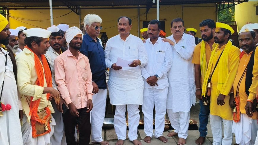ನಂದಿಕುರದಲ್ಲಿ ಜನಸಂಪರ್ಕ – ಪವನಕುಮಾರ ವಳಕೇರಿ ಅವರಿಗೆ ಹುಟ್ಟುಹಬ್ಬದ ಶುಭಾಶಯ ಕೋರಿದ ಶಾಸಕ ಪಾಟೀಲ