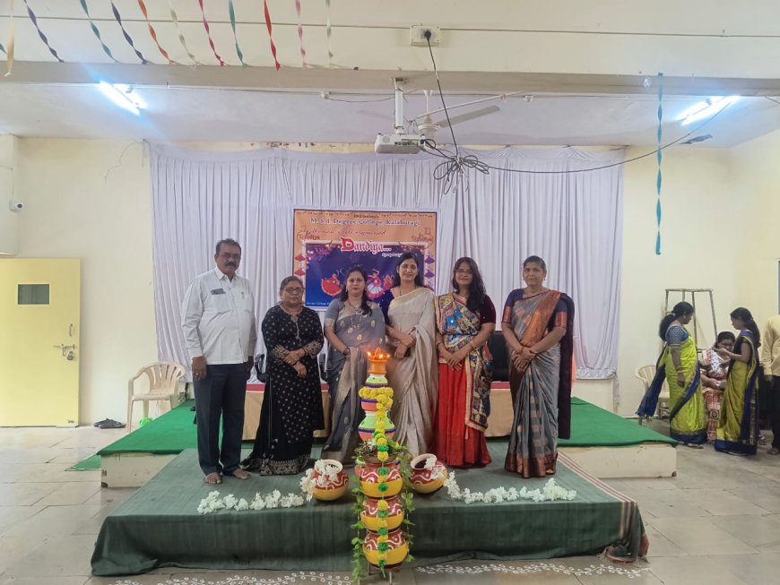 ಎಂ ಎಸ್ ಇರಾಣಿ ಕಾಲೇಜಿನಲ್ಲಿ ದಾಂಡಿಯಾ ನೃತ್ಯ