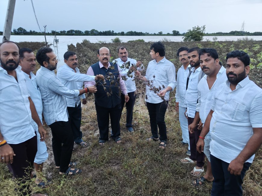 ಪ್ರವಾಹ ಪೀಡಿತ ಗ್ರಾಮಗಳಿಗೆ ಮಾಜಿ ಸಂಸದ ಡಾ.ಉಮೇಶ ಜಾಧವ್ ಭೇಟಿ