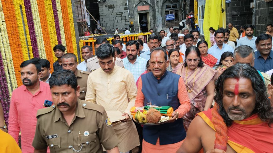 ಅಂಬಾಭವಾನಿಯ ದರ್ಶನ ಪಡೆದ ಶಾಸಕ ಪ್ರಭು ಚವ್ಹಾಣ ಜನತೆಯ ಸಂಕಷ್ಟ ನಿವಾರಣೆಗೆ ಪ್ರಾರ್ಥನೆ