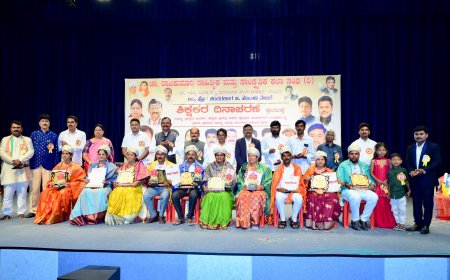 ಡಾ.ರಾಜಕುಮಾರ ಸಾಹಿತ್ಯಿಕ ಮತ್ತು ಸಾಂಸ್ಕ್ರತಿಕ ಕಲಾ ಸಂಘದಿಂದ ಸಾಧಕ ಶಿಕ್ಷಕರಿಗೆ  ಪ್ರಶಸ್ತಿ ಪ್ರಧಾನ