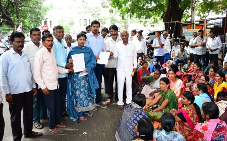 ಹಾಸ್ಟೇಲ್‌ಗಳಲ್ಲಿ ದುಡಿಯುತ್ತಿರುವ ಹೊರಗುತ್ತಿಗೆ ನೌಕರರಿಗೆ ಬೇಡಿಕೆಗೆ ಒತ್ತಾಯ