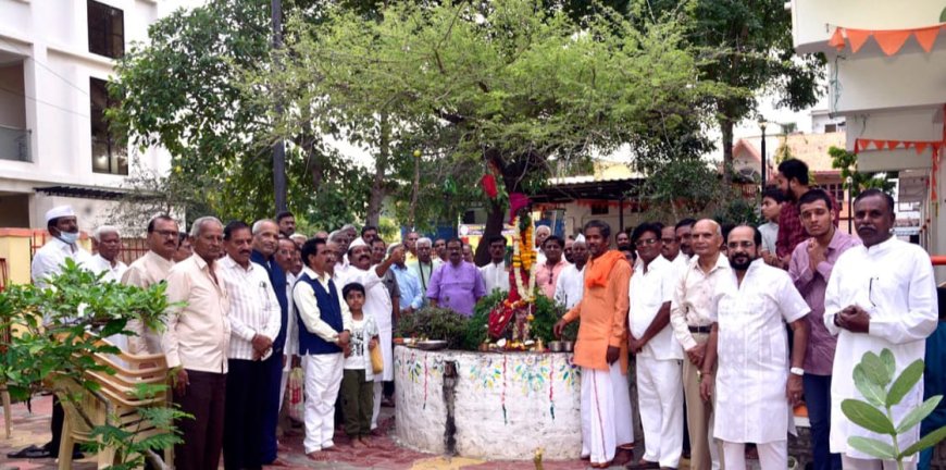 ವಿದ್ಯಾನಗರದಲ್ಲಿ ವಿಜಯದಶಮಿ ಬನ್ನಿ ಮುರಿಯುವ ಕಾರ್ಯಕ್ರಮ