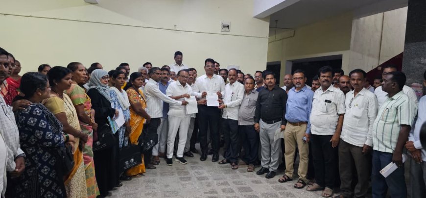 ಸಮೀಕ್ಷಾ ಸಿಬ್ಬಂದಿಗೆ ಕಿರಿಕಿರಿ: ಶಶೀಲ್ ಜಿ. ನಮೋಶಿ ನೇತೃತ್ವದಲ್ಲಿ ಮಿಂಚಿನ ಪ್ರತಿಭಟನೆ