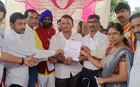 ತಹಸೀಲ್ದಾರ, ಡಿವೈಎಸ್ಪಿ ಮನ ಒಲಿಕೆಗೆ ಜಗ್ಗದೆ ಮಳೆಯಲ್ಲಿಯೇ ಧರಣಿ ಮುಂದುವರಿಸಿದ ನಾಗರೀಕ ಹಿತರಕ್ಷಣೆ ವೇದಿಕೆ