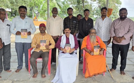 ಮುಕ್ಕಣ್ಣ ಕರಿಗಾರರ "ಸಂವಿಧಾನದ ಮೌಲ್ಯಗಳಿಗೆ ಜೀವತುಂಬಿದ ಬಸವಭೂಷಣ ಮುಖ್ಯಮಂತ್ರಿ ಸಿದ್ಧರಾಮಯ್ಯನವರು" ಕೃತಿ ಲೋಕಾರ್ಪಣೆ.