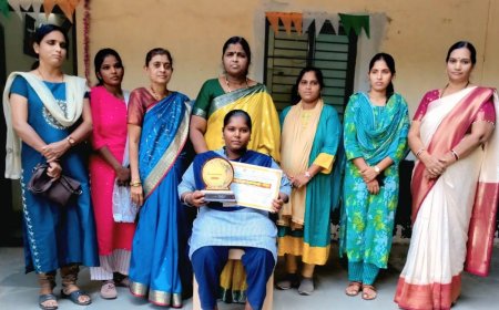 ಶ್ರೀಮತಿ ಪಿಲ್ಲೂಹೋಮಿ ಇರಾಣಿ ಮಹಿಳಾ ಮಹಾವಿದ್ಯಾಲಯದ ವಿದ್ಯಾರ್ಥಿ ರೇಣುಕಾಗೆ ತೃತೀಯ ಬಹುಮಾನ
