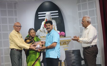 ಪ್ರಜೆಗಳ ಕೈಯಲ್ಲಿ ಅಧಿಕಾರವಿರುವದೇ ಪ್ರಜಾಪ್ರಭುತ್ವ