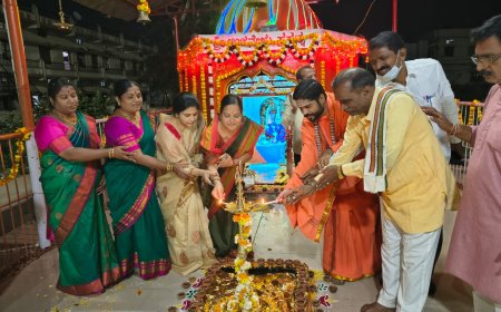 ಓಂ ನಗರ ವೀರಾಂಜನೇಯ ದೇವಾಲಯದಲ್ಲಿ ಕಾರ್ತಿಕ ಮಾಸದ ದೀಪೋತ್ಸವ ಭಕ್ತಿಪೂರ್ಣವಾಗಿ ಜರುಗಿತು