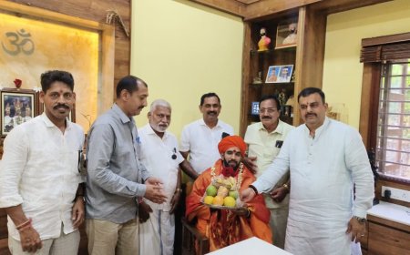 ಐತಿಹಾಸಿಕ ಪಾದಯಾತ್ರೆ ಮಾಜಿ ಸಚಿವ ಸುನಿಲ್ ಕುಮಾರ್ ಜೊತೆ ಡಾ. ಪ್ರಣವಾನಂದ ಶ್ರೀ ಚರ್ಚೆ