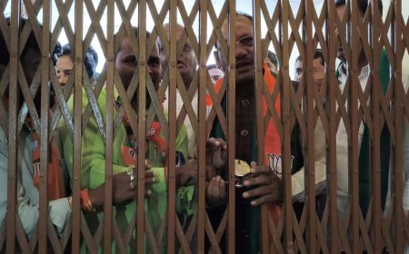 ಔರಾದ ಕೃಷಿ ಇಲಾಖೆ ಕಚೇರಿಗೆ ಬೀಗ ಹಾಕಿ ಪ್ರತಿಭಟನೆ