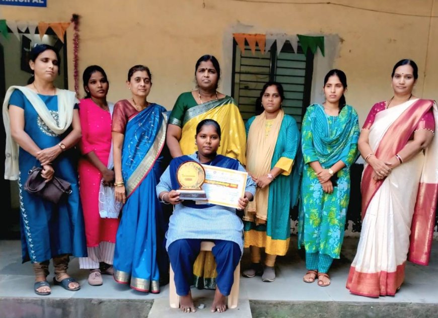 ಶ್ರೀಮತಿ ಪಿಲ್ಲೂಹೋಮಿ ಇರಾಣಿ ಮಹಿಳಾ ಮಹಾವಿದ್ಯಾಲಯದ ವಿದ್ಯಾರ್ಥಿ ರೇಣುಕಾಗೆ ತೃತೀಯ ಬಹುಮಾನ