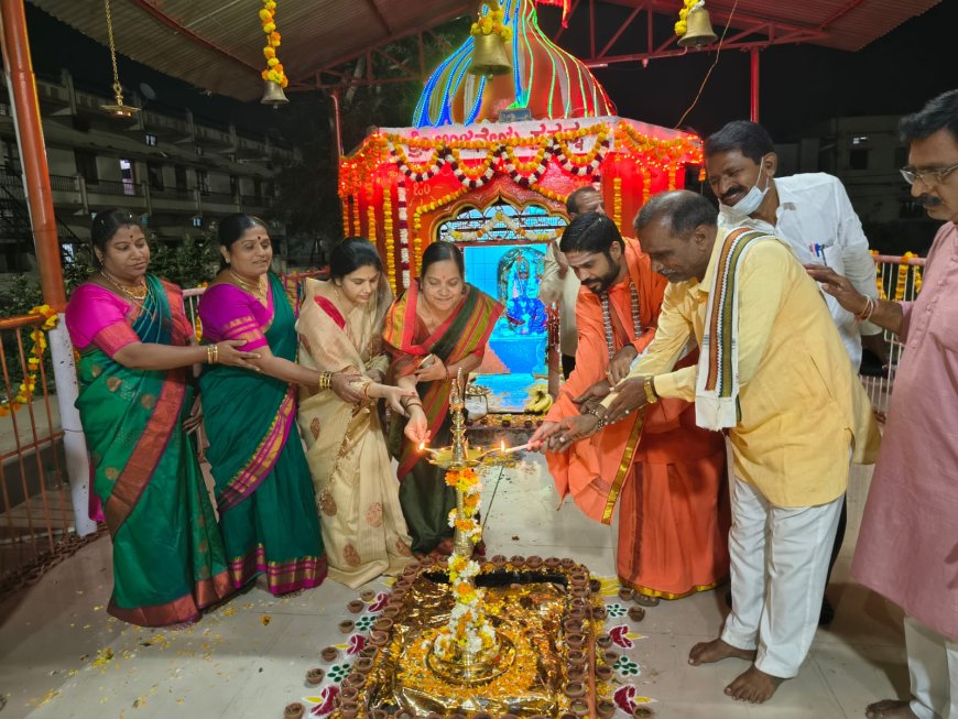 ಓಂ ನಗರ ವೀರಾಂಜನೇಯ ದೇವಾಲಯದಲ್ಲಿ ಕಾರ್ತಿಕ ಮಾಸದ ದೀಪೋತ್ಸವ ಭಕ್ತಿಪೂರ್ಣವಾಗಿ ಜರುಗಿತು