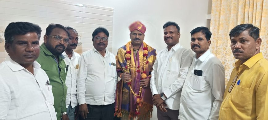 ಡಿ.ವೈ.ಎಸ್‌.ಪಿ. ಹುದ್ದೆಗೆ ಮುಂಬಡ್ತಿ ಪಡೆದ ಸೋಮಲಿಂಗ ಕಿರದಳಿ ಅವರಿಗೆ ಜಿಲ್ಲಾ ಮಾದಿಗ ಸಮಾಜದಿಂದ ಸನ್ಮಾನ