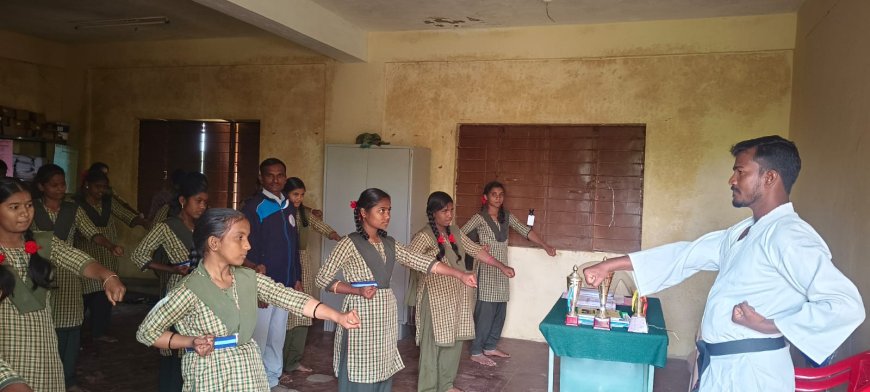 ಕಾಸರಬೋಸಗಾ ಸರ್ಕಾರಿ ಪ್ರೌಢಶಾಲೆಯಲ್ಲಿ ಕರಾಟೆ ಸ್ವಯಂ ರಕ್ಷಣಾ ಮುಷ್ಟಿ ಪ್ರಯೋಗ ಕಾರ್ಯಕ್ರಮ