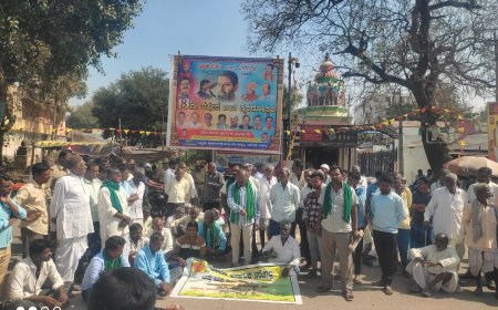 ನರೇಗಲ್ ರೈತ ಸೇನೆಯಿಂದ  ತಹಶೀಲ್ದಾರ್ ಕಿರಣಕುಮಾರ ಕುಲಕರ್ಣಿ ಅವರಿಗೆ ಮನವಿ
