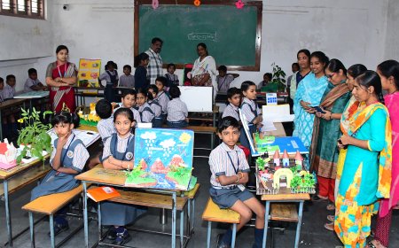 ಮದರ್ ತೆರೆಸಾ ಆಂಗ್ಲ ಮಾಧ್ಯಮ ಶಾಲೆಯಲ್ಲಿ  ವಿಜ್ಞಾನ ಮತ್ತು ಕಲಾ ವಸ್ತು ಪ್ರದರ್ಶನ