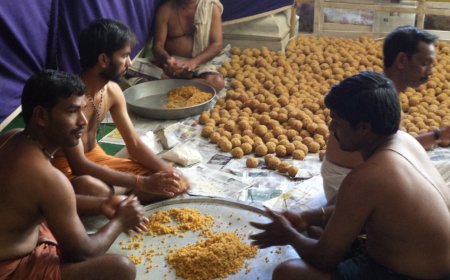 ವರ್ಷಾರಂಭದ ದಿನ  ಲಡ್ಡು ಹಂಚುವ ದೇವಾಲಯ!