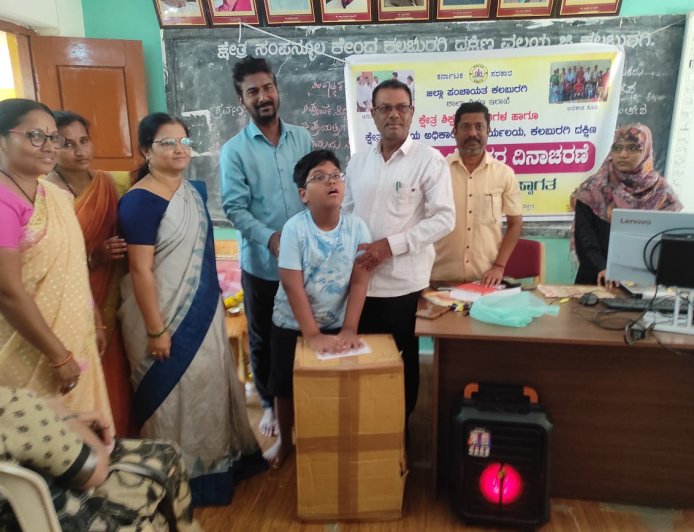 ವಿಶ್ವ ವಿಕಲಚೇತನ ದಿನಾಚರಣೆಯಲ್ಲಿ ಸಾಧನ–ಸಲಕರಣೆ ವಿತರಿಸಿದ ಜಮಖಂಡಿ