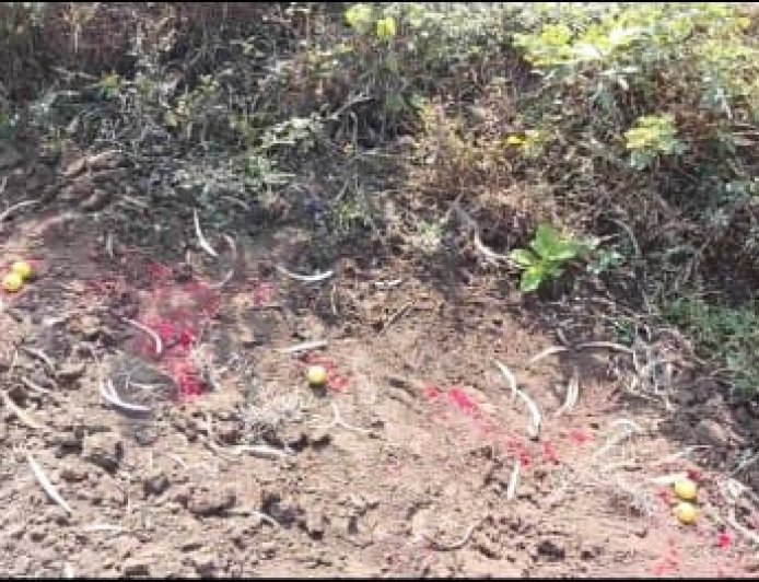 ಬಿಳವಾರ ಗ್ರಾಮದಲ್ಲಿ ವಾಮಾಚಾರದ ಆತಂಕ – ಜಮೀನಿನಲ್ಲಿ ಸಂಶಯಾಸ್ಪದ ವಸ್ತುಗಳ ಪತ್ತೆ