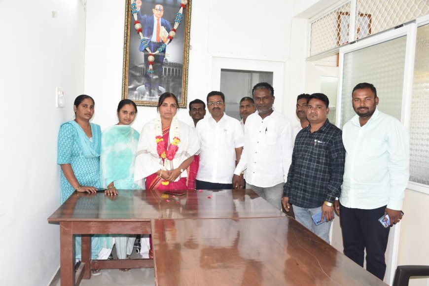 ಪಿಡಿಓ ಕು. ರಾಜೇಶ್ವರಿ ಸಾಹು ಅವರನ್ನು  ಗ್ರಾ.ಪಂ.ಸಿಬ್ಬoದಿಗಳಿoದ ಸನ್ಮಾನಿಸಲಾಯಿತು.