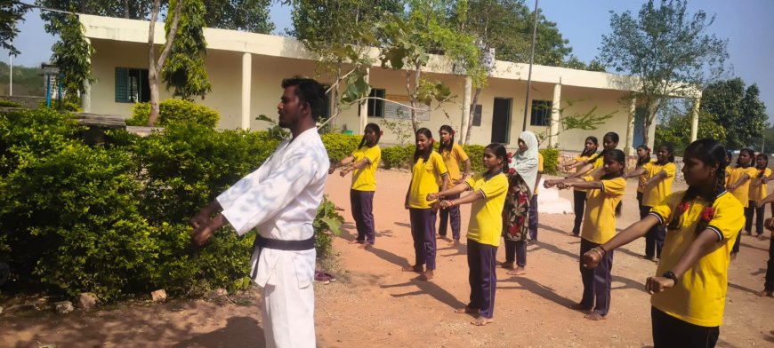 ಎಸ್‌.ಎನ್‌. ಹಿಪ್ಪರಗಾ ಸರ್ಕಾರಿ ಪ್ರೌಢಶಾಲೆಯಲ್ಲಿ ವಿದ್ಯಾರ್ಥಿನಿಯರಿಗೆ ಕರಾಟೆ ಸ್ವಯಂ ರಕ್ಷಣಾ ತರಬೇತಿ