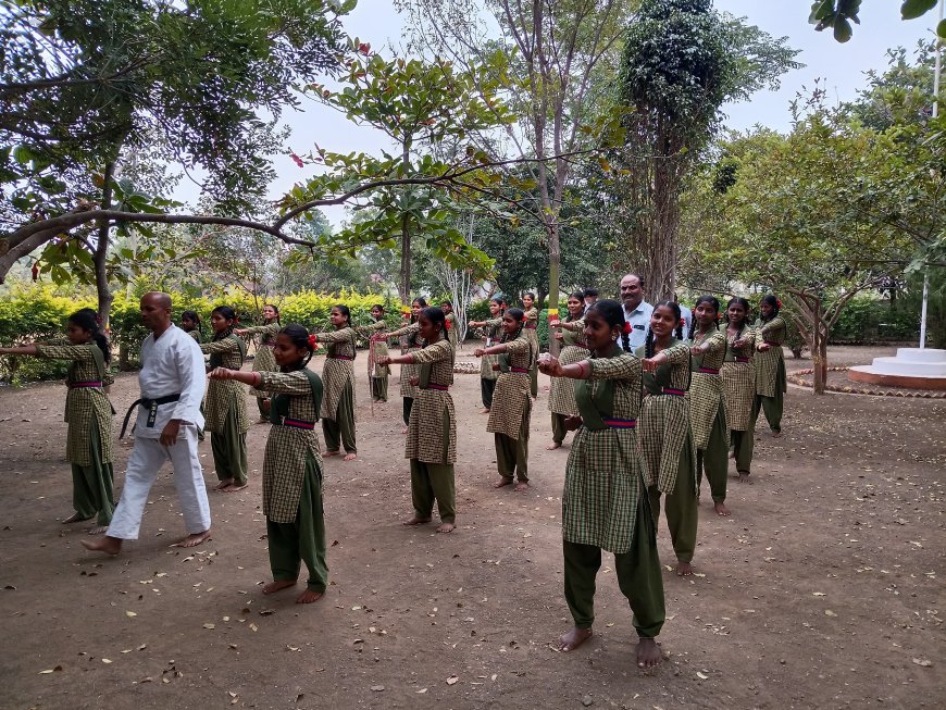 ಸ್ವಯಂ ರಕ್ಷಣೆಗೆ ಕರಾಟೆ ಅವಶ್ಯ: ಹೆಣ್ಣುಮಕ್ಕಳಿಗೆ ಬಿ.ಬಿ. ಹಿರೇಗೌಡರ ಸಂದೇಶ”