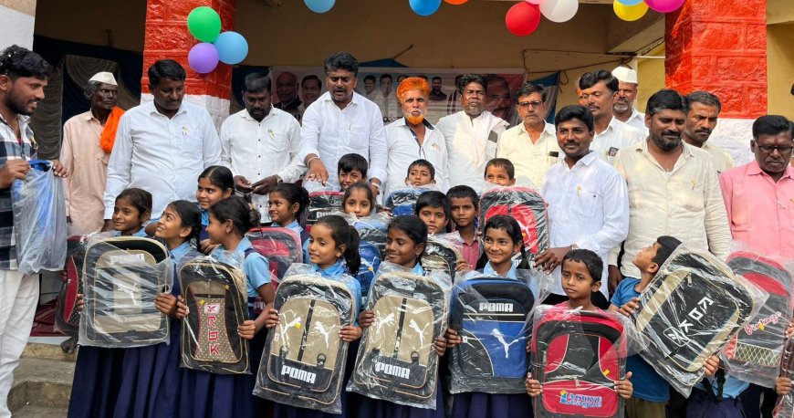ಶಾಸಕ ಅಲ್ಲಮಪ್ರಭು ಪಾಟೀಲ ಅವರ  69 ನೇ ಜನ್ಮದಿನದ ನಿಮಿತ್ತ ಪಾಣೆಗಾಂವ ಶಾಲಾ ಮಕ್ಕಳಿಗೆ ಬ್ಯಾಗ್ ವಿತರಣೆ