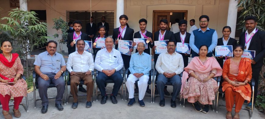 ಕಲಬುರಗಿ ವಲಯ ಕ್ರೀಡಾಕೂಟದಲ್ಲಿ ಸಿದ್ದಾರ್ಥ ಕಾಲೇಜಿನ ಮೆರುಗು – 10 ವಿದ್ಯಾರ್ಥಿಗಳಿಂದ 12 ಪ್ರಶಸ್ತಿ!