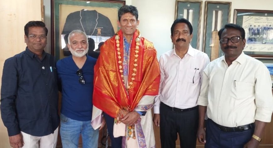 ಕ್ರಿಕೆಟ್ ಸಂಸ್ಥೆಯ ಸದಸ್ಯ ವೆಂಕಟೇಶ್ ಪ್ರಸಾದ್ ಅವರಿಗೆ ಸನ್ಮಾನ