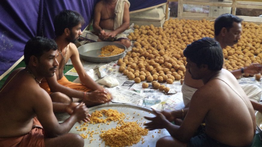 ವರ್ಷಾರಂಭದ ದಿನ  ಲಡ್ಡು ಹಂಚುವ ದೇವಾಲಯ!