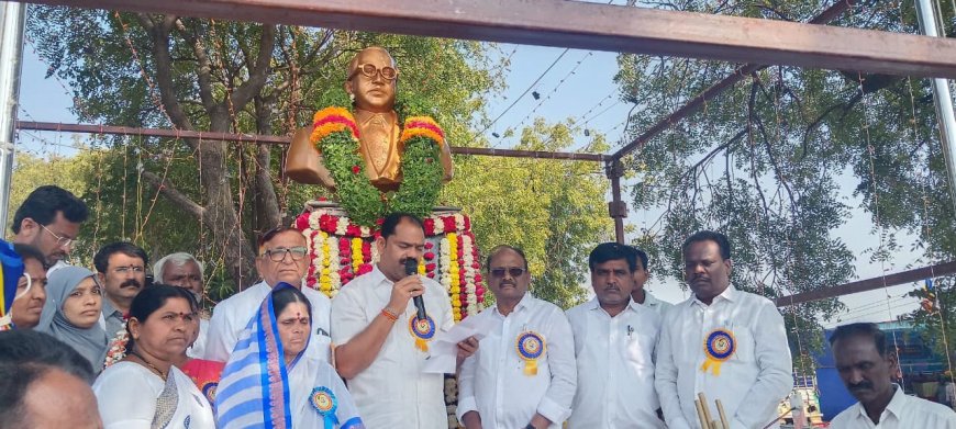 ತೊನಸನಹಳ್ಳಿ ಎಸ್ ಗ್ರಾಮದಲ್ಲಿ ಡಾ.ಬಾಬಾ ಸಾಹೇಬ್ ಅಂಬೇಡ್ಕರ್ ಅವರ ಪ್ರತಿಮೆ ಅನಾವರಣ