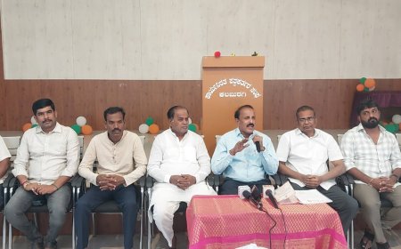 ಪ್ರಣವಾನಂದ ಶ್ರೀಗಳ 700 ಕಿ.ಮೀ ಪಾದಯಾತ್ರೆಗೆ ಸಜ್ಜು: ಈಡಿಗ ಪಂಗಡಗಳ ಹಕ್ಕುಗಳಿಗಾಗಿ ಐತಿಹಾಸಿಕ ನಡಿಗೆ – ಡಾ. ಸದಾನಂದ ಪೆರ್ಲ