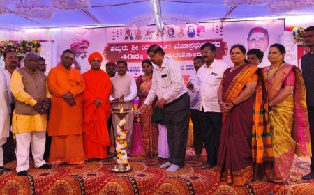 ಸಮ್ಮೇಳನದ ಭವ್ಯ ಮೆರವಣಿಗೆ: