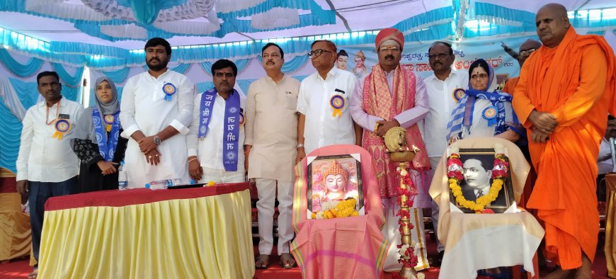 ತೋನಸನಹಳ್ಳಿಯಲ್ಲಿ ಡಾ.ಬಿ.ಆರ್.ಅಂಬೇಡ್ಕರ್ ಮೂರ್ತಿ ಅನಾವರಣಗೊಳಿಸಿದ ಶಾಸಕರು