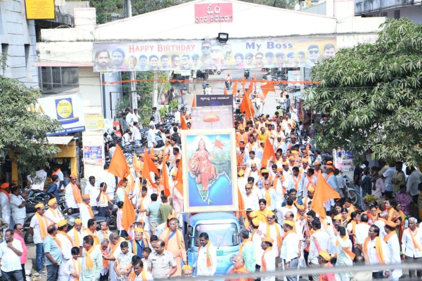 ಅದ್ಧೂರಿಯಾಗಿ ಜರುಗಿದ ಹಿಂದೂ ಸಮ್ಮೇಳನ                            ಸಹೋದರತ್ವ ಭಾವನೆಯೆ ಹಿಂದೂ ಧರ್ಮದ ಮೂಲ:ಡಾ.ಅಪ್ಪಾರಾವ ದೇವಿ ಮುತ್ಯಾ