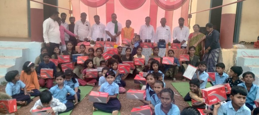 ಡಿಗ್ಗಿ ಸರ್ಕಾರಿ ಶಾಲೆಯಲ್ಲಿ ವಿದ್ಯಾರ್ಥಿಗಳಿಗೆ ಶೂ ಮತ್ತು ಸಾಕ್ಸ್ ವಿತರಣೆ