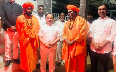 ಡಾ ಪ್ರಣವಾನಂದ ಶ್ರೀಗಳ ಜೊತೆ ಸಚಿವ ಡಿ. ಸುಧಾಕರ್ ಮಹತ್ವದ ಮಾತುಕತೆ: ಪಾದಯಾತ್ರೆ ಕೈಬಿಡುವಂತೆ ಮನವೊಲಿಕೆ