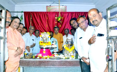 ಬಸವೇಶ್ವರ ಮೂರ್ತಿಗೆ ಬೆಳ್ಳಿ ಕವಚ